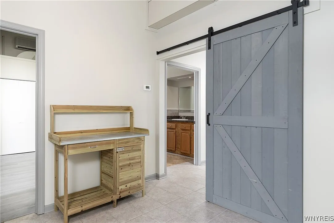 Studio, 1600 sqft, $2,100 — Photo 4
