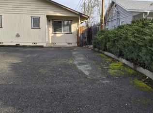 1410 SW G St, Grants Pass, OR 97526