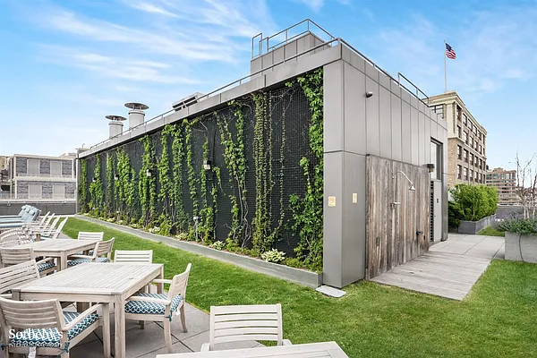 Sold by Sotheby's International Realty | media 6