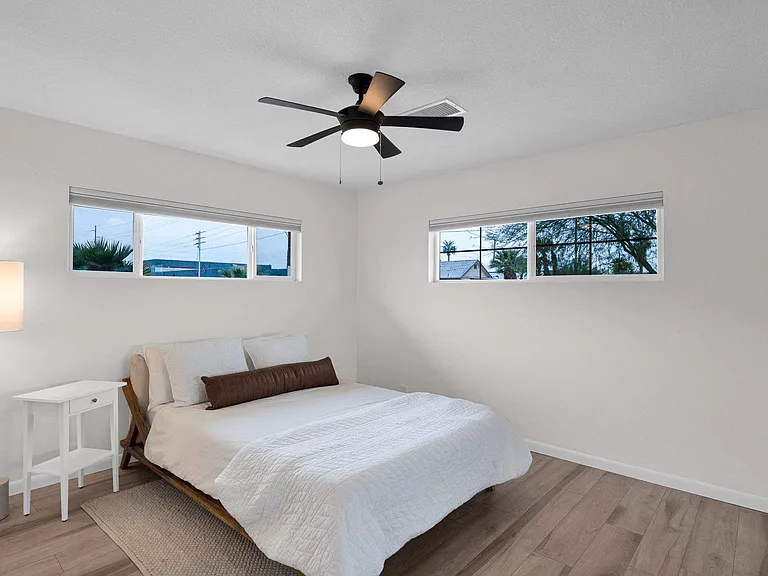 1635 E Oak St — Photo 11