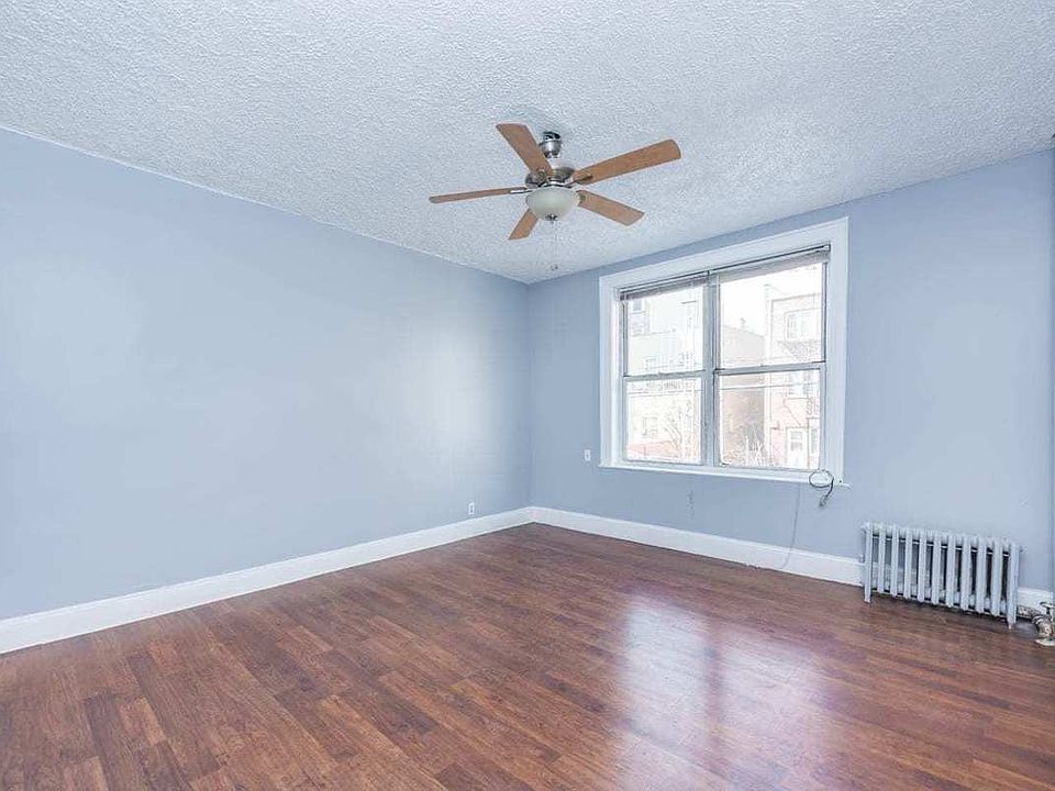 1st image of 3055 33rd St APT 1R