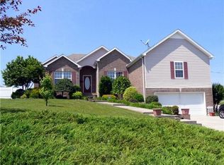 100 Forrest Ct, Burns, TN 37029