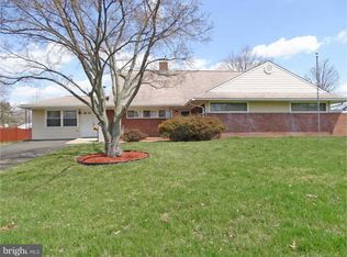 38 Sycamore Rd, Levittown, PA 19056