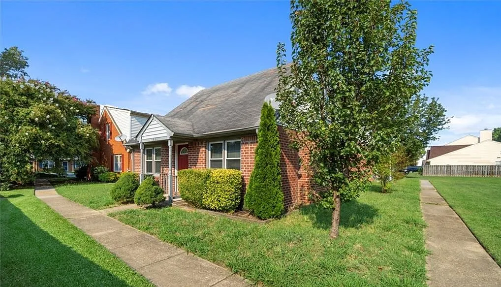 3 bed, 1500 sqft, $2,300 — Photo 2