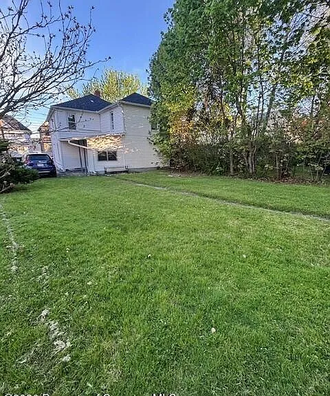 130 Willow St — Photo 2
