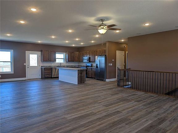 5th image of 1107 Charles St