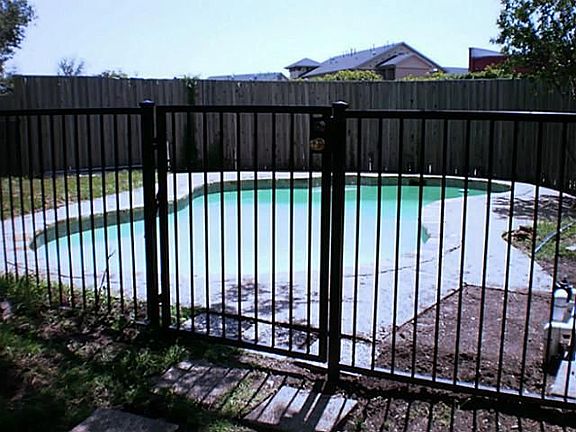 2nd image of 1805 Valcourt Dr