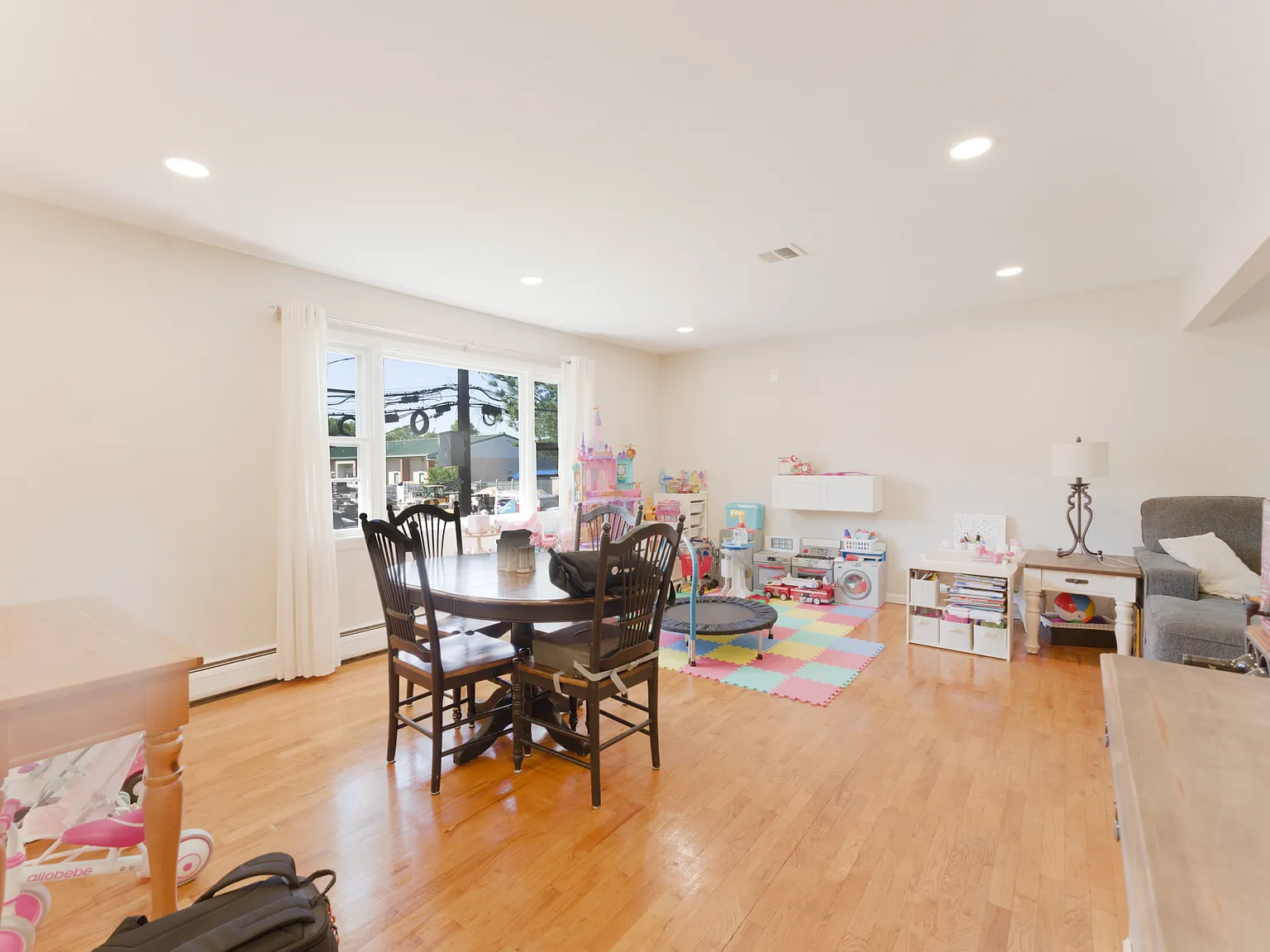 4 bed, 1646 sqft, $3,750 — Photo 2