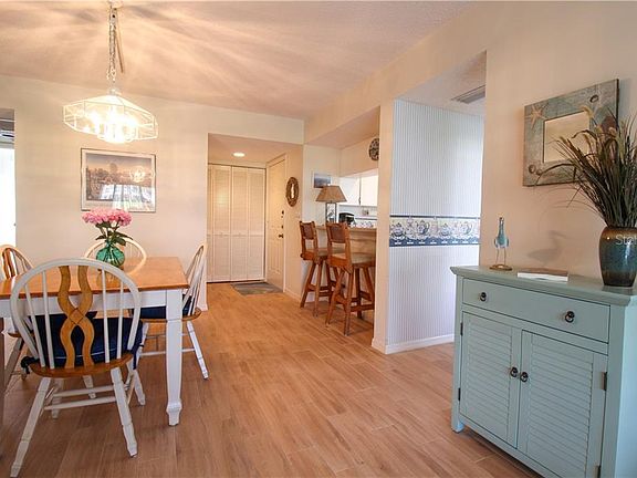 5th image of 445 Wexford Cir