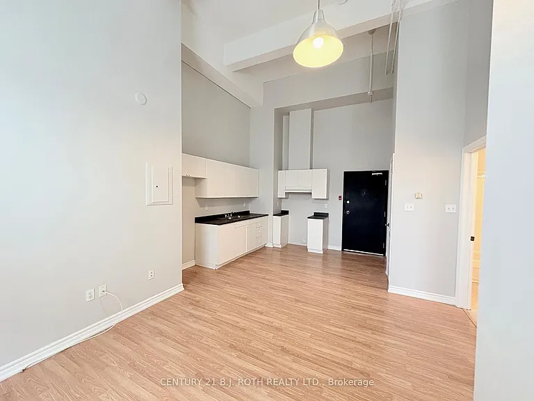19 Dunlop St W #205 — Photo 5