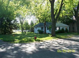 132 Holcomb Rd, Clarkston, MI 48346