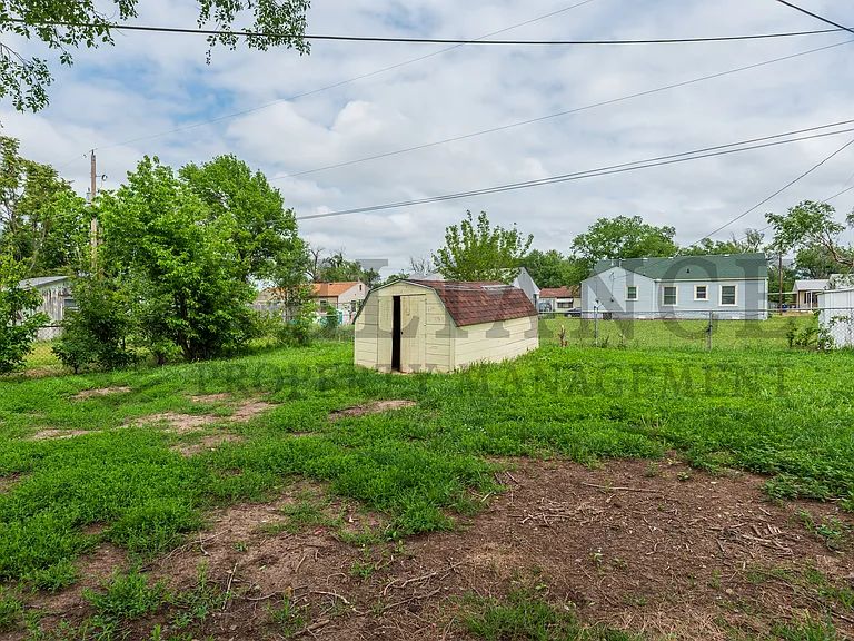2732 N Grove St — Photo 5