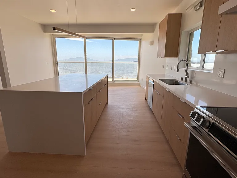 841 Ocean Ave #B — Photo 3