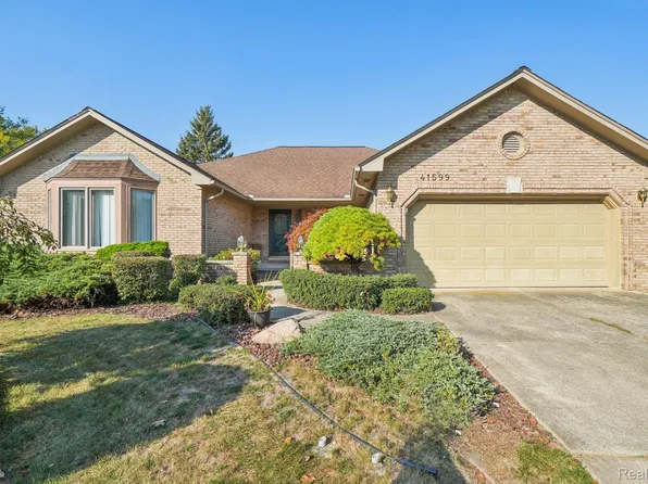 41599 Red Oak Dr, Sterling Heights, MI 48314