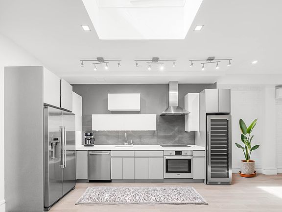 2nd image of 410 W 47th St #Penthouse 1
