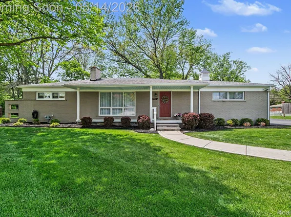 27991 Green Willow St, Farmington Hills, MI 48331