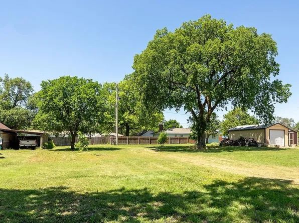 117 N Wichita St, Bentley, KS 67016