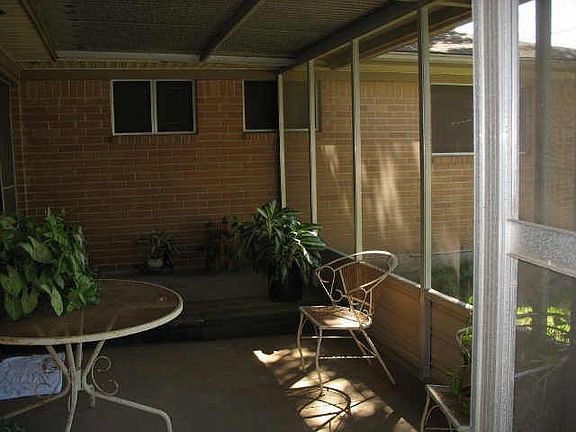 Enclosed Patio Area