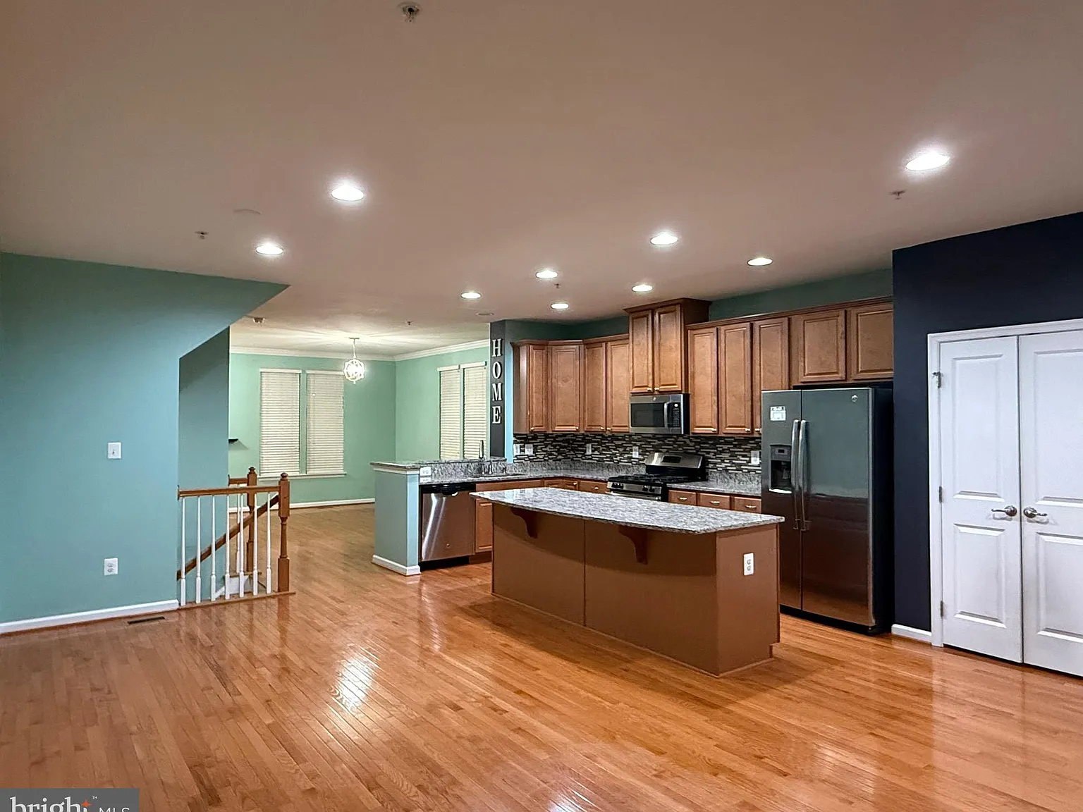 3 bed, 4.0 bath, 2095 sqft, $3,000 — Photo 2