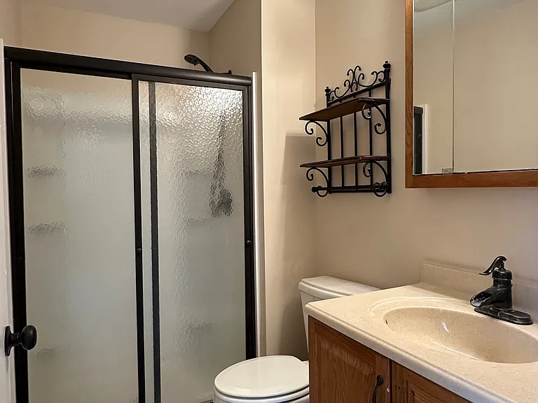 380 McDowell Dr — Photo 9