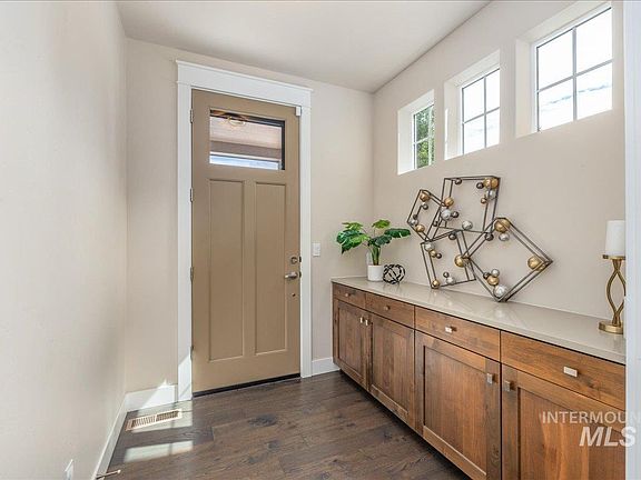 3rd image of 251 W Lockhart Ln
