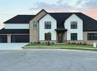 100 Collins Way, Centerton, AR 72719