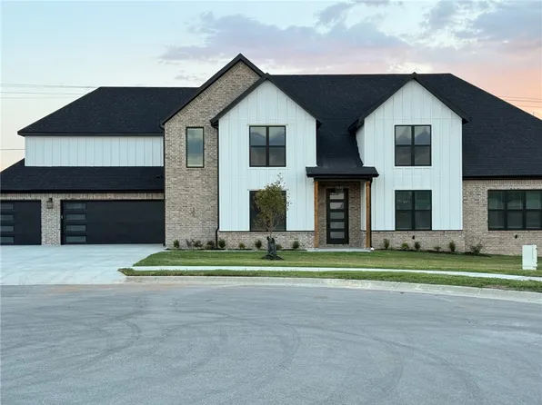 100 Collins Way, Centerton, AR 72719