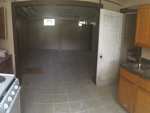 3rd image of 624 22nd Ave N