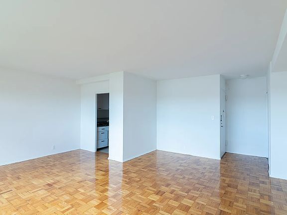 3rd image of 2 Fordham Hill Oval APT 6D