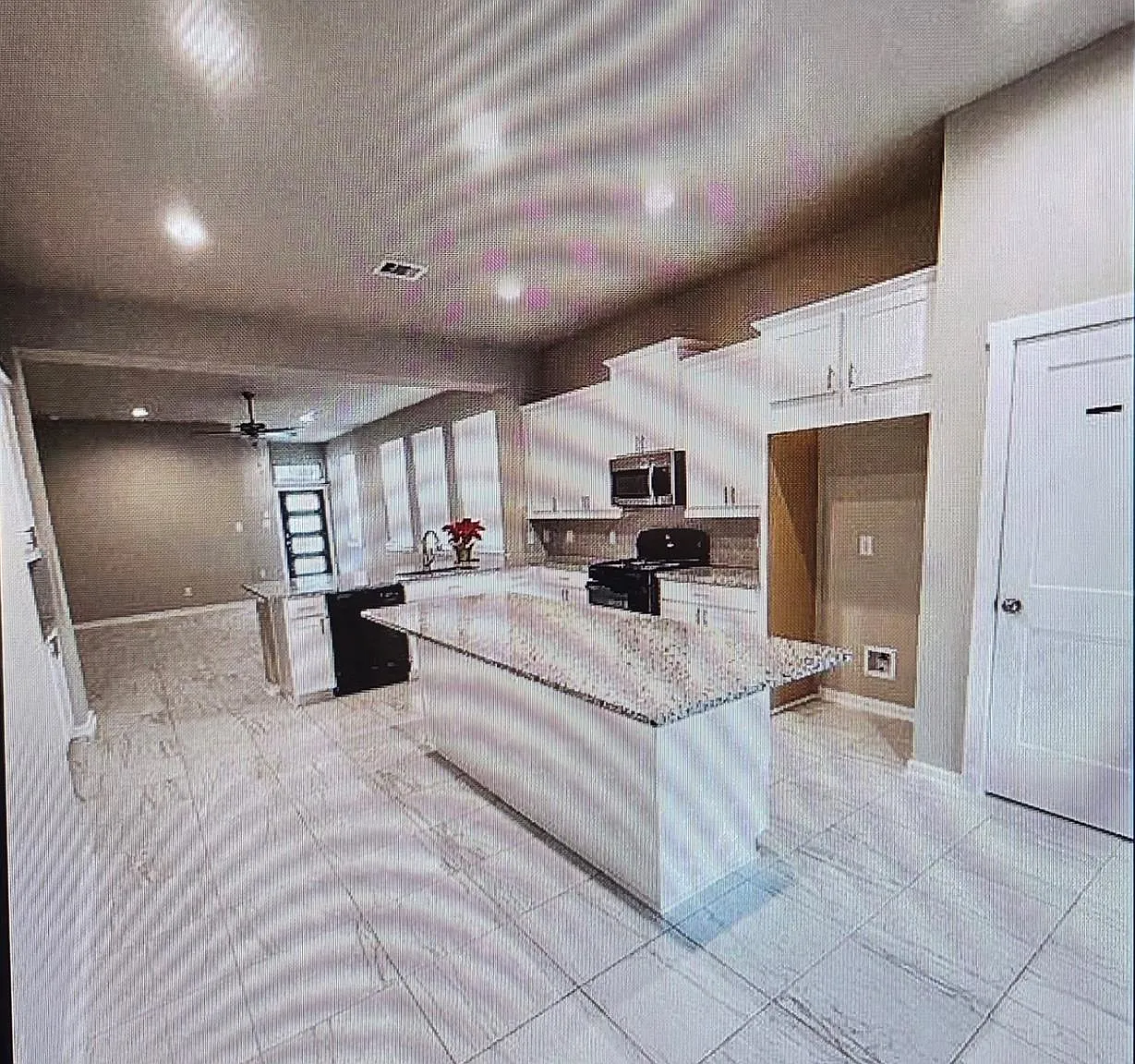 3 bed, 2.0 bath, 1722 sqft, $2,400 — Photo 3