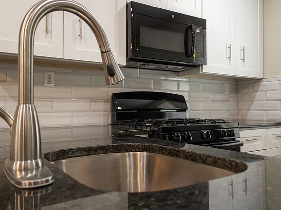 5th image of 5619 Warrington Ave