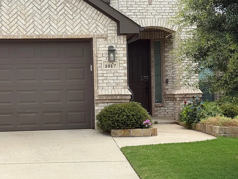 2517 Hadley St — Photo 4
