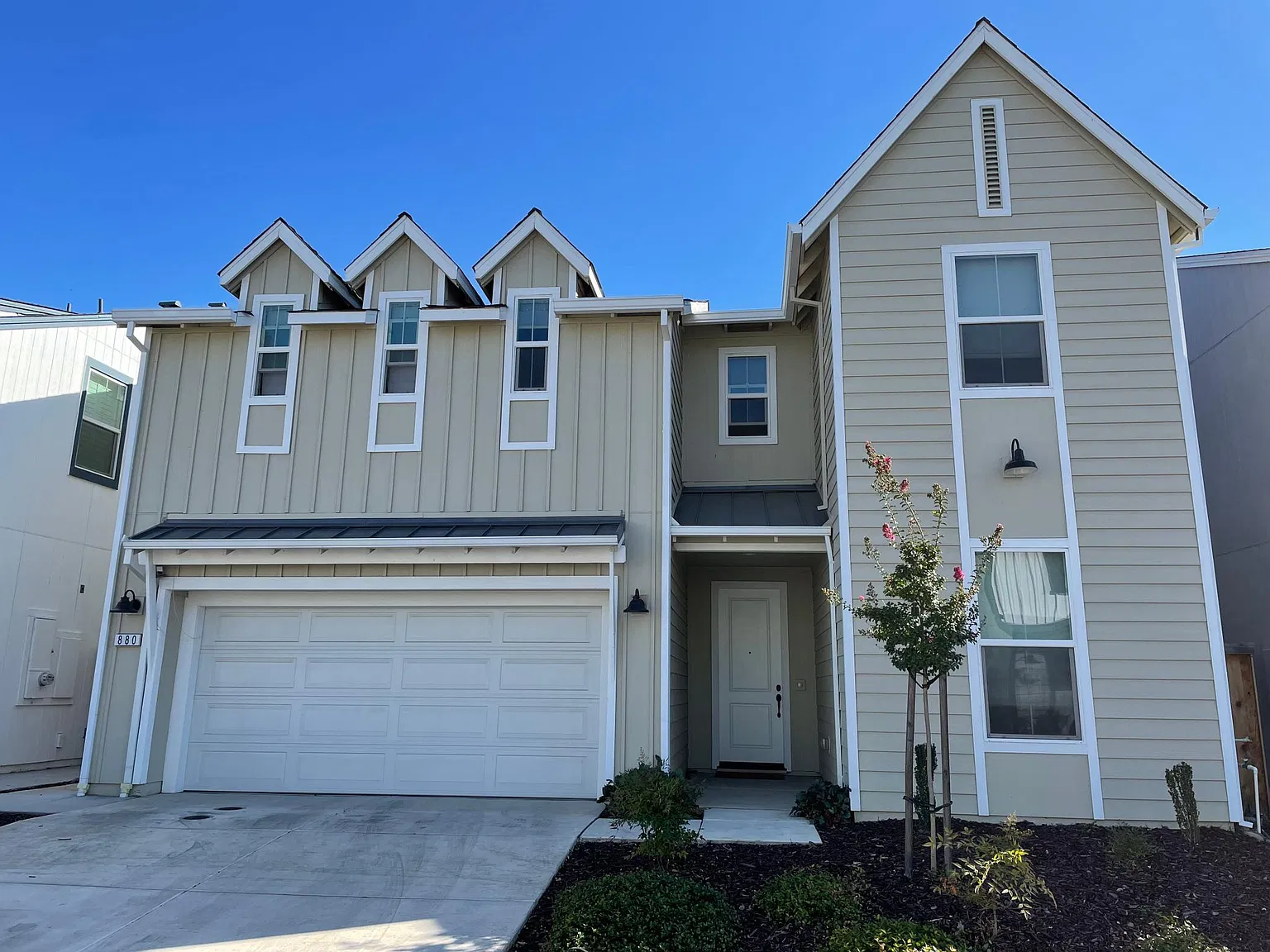 880 Farmhouse Way — Photo 1