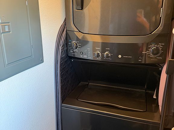 4th image of 2891 Canyon Crest Dr APT 63