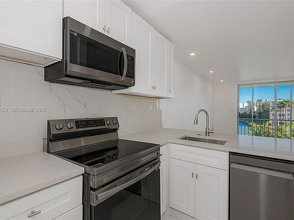2nd image of 2851 Leonard Dr APT J405