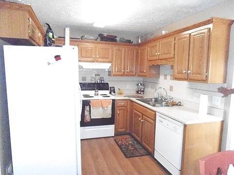 5th image of 100 Indy Ct
