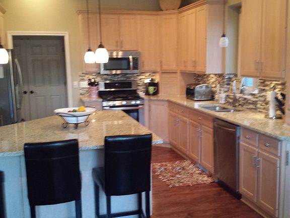 5th image of 18806 Iroquois Dr