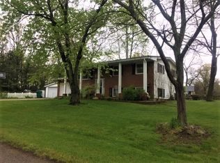220 Riverwood Acres Dr, Rochester, IN 46975