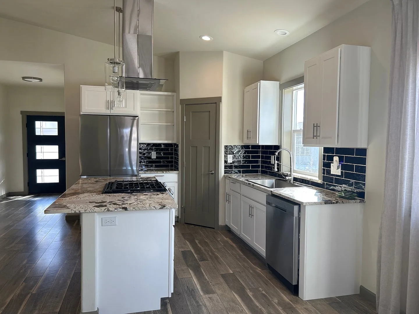 Spacious & Modern Home in Yarrow Community — Photo 2