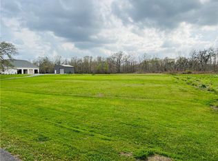 8669 New River Rd, Saint Amant, LA 70774