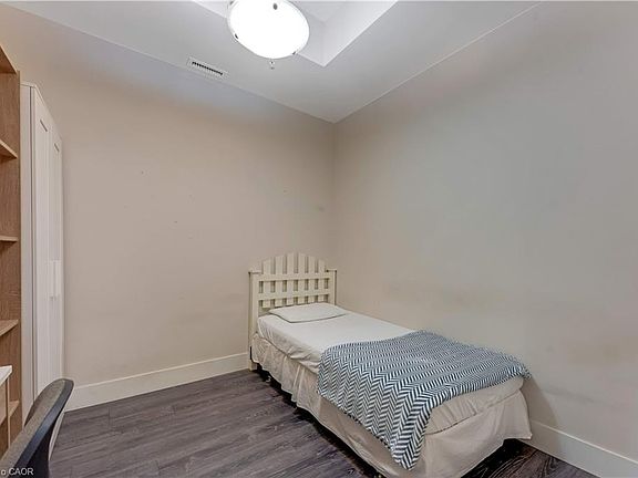 5th image of 253 Albert St #202
