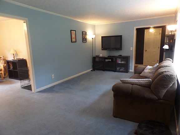 4th image of 1484 Hillsdale Dr