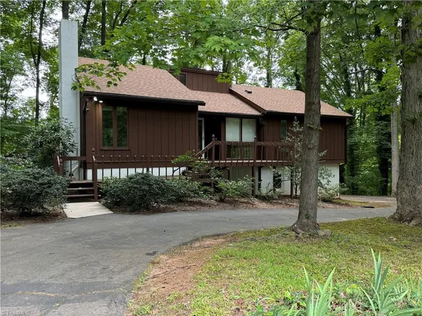 3240 High Cliffs Rd, Pfafftown, NC 27040