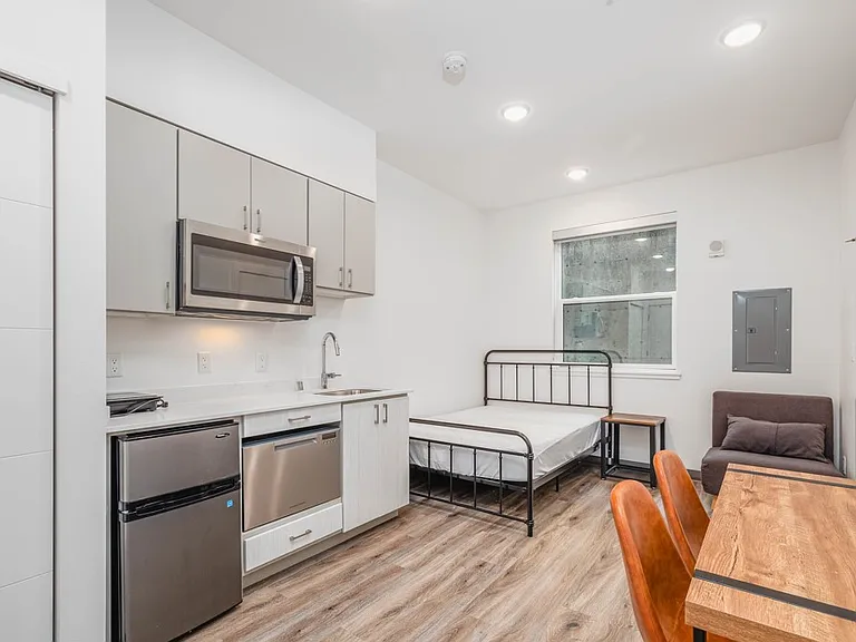 Fifty-Two Apartments — Photo 7