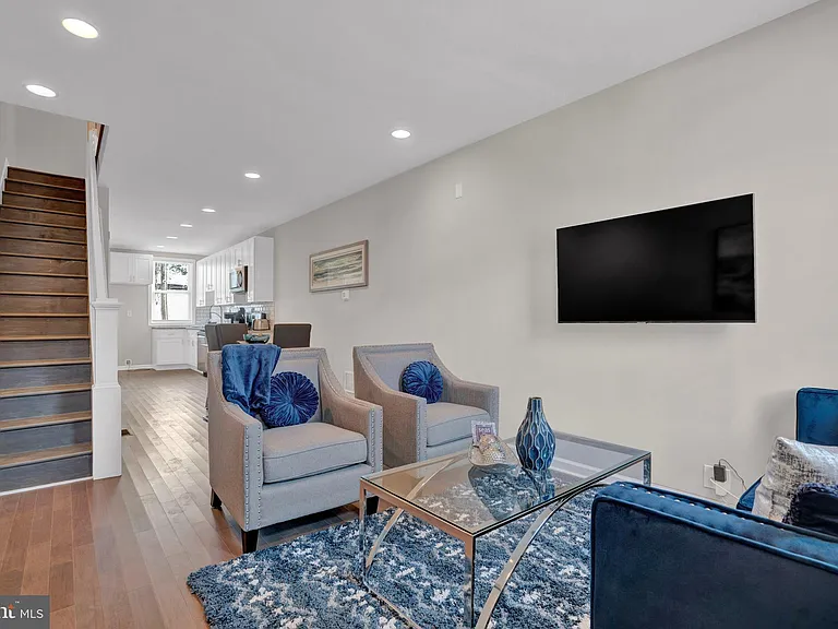 2117 E Chase St — Photo 3