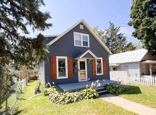 319 8th Ave, Baraboo, WI 53913