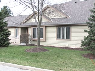 4010 S Wildcat Ct #8, Greenfield, WI 53228