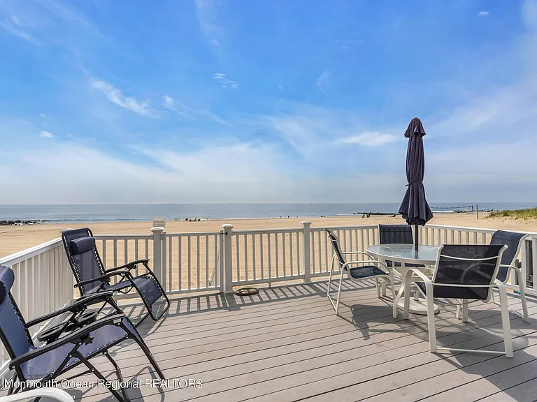 61 Beachfront — Photo 19