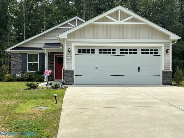 290 Pleasants Ln, Kilmarnock, VA 22482