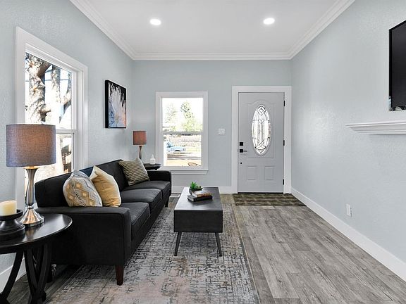 5th image of 8699 Oak Grove Avenue